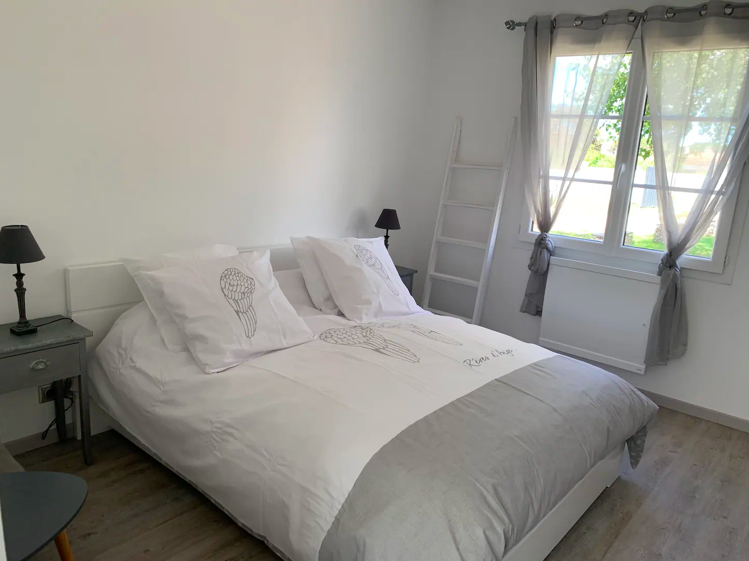 Grande chambre parentale confortable dans la maison “Le Bout au Vent” à Oléron.